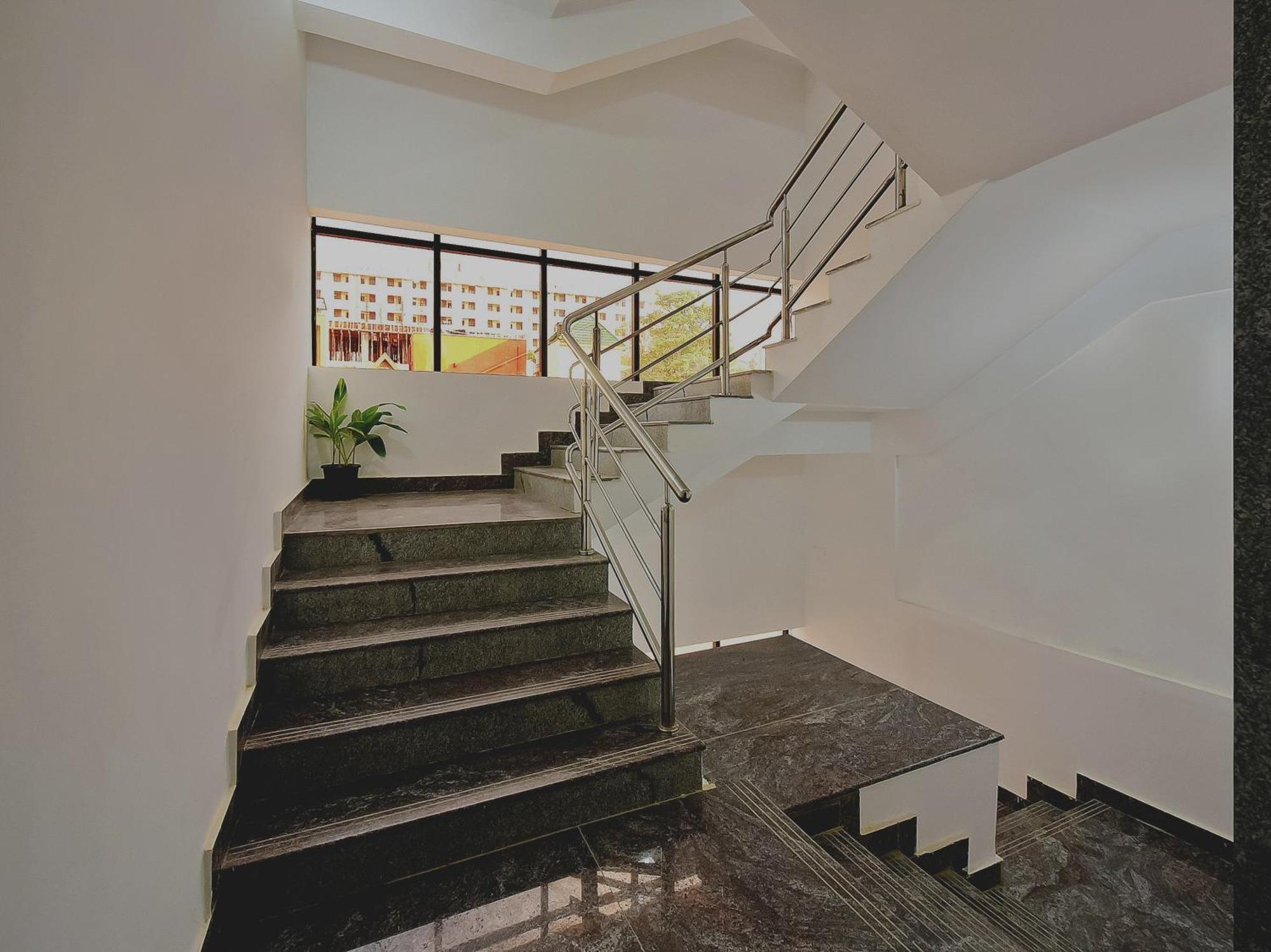 Hotel Super Grand Collection O Near Sarjapur Road Near 7D Voyage Bangalore Exterior foto